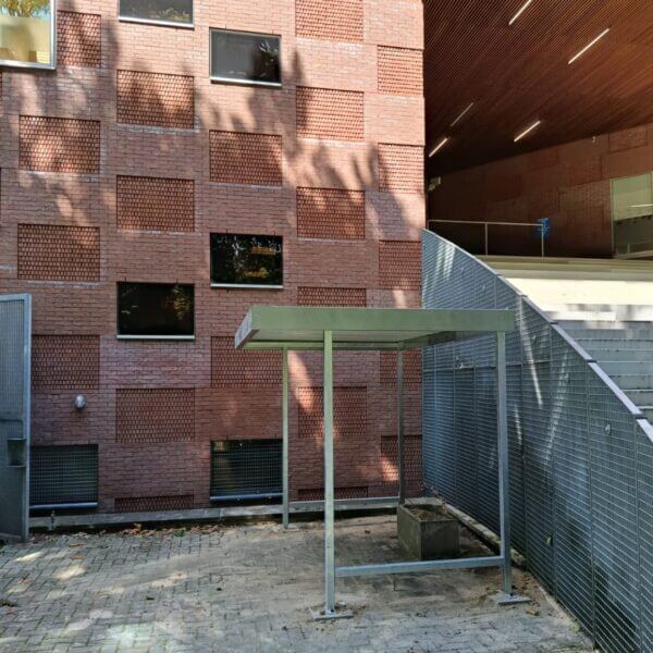 Rookabri voor school kopen Rookoverkapping van 2,8 meter lang en van verzinkt staal.