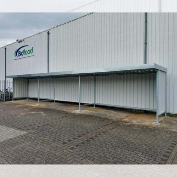 Modulaire fietsoverkapping direct online bestellen Lange betaalbare fietsenberging van 12 meter, geleverd als bouwpakket met optionele zij- en achterwanden.