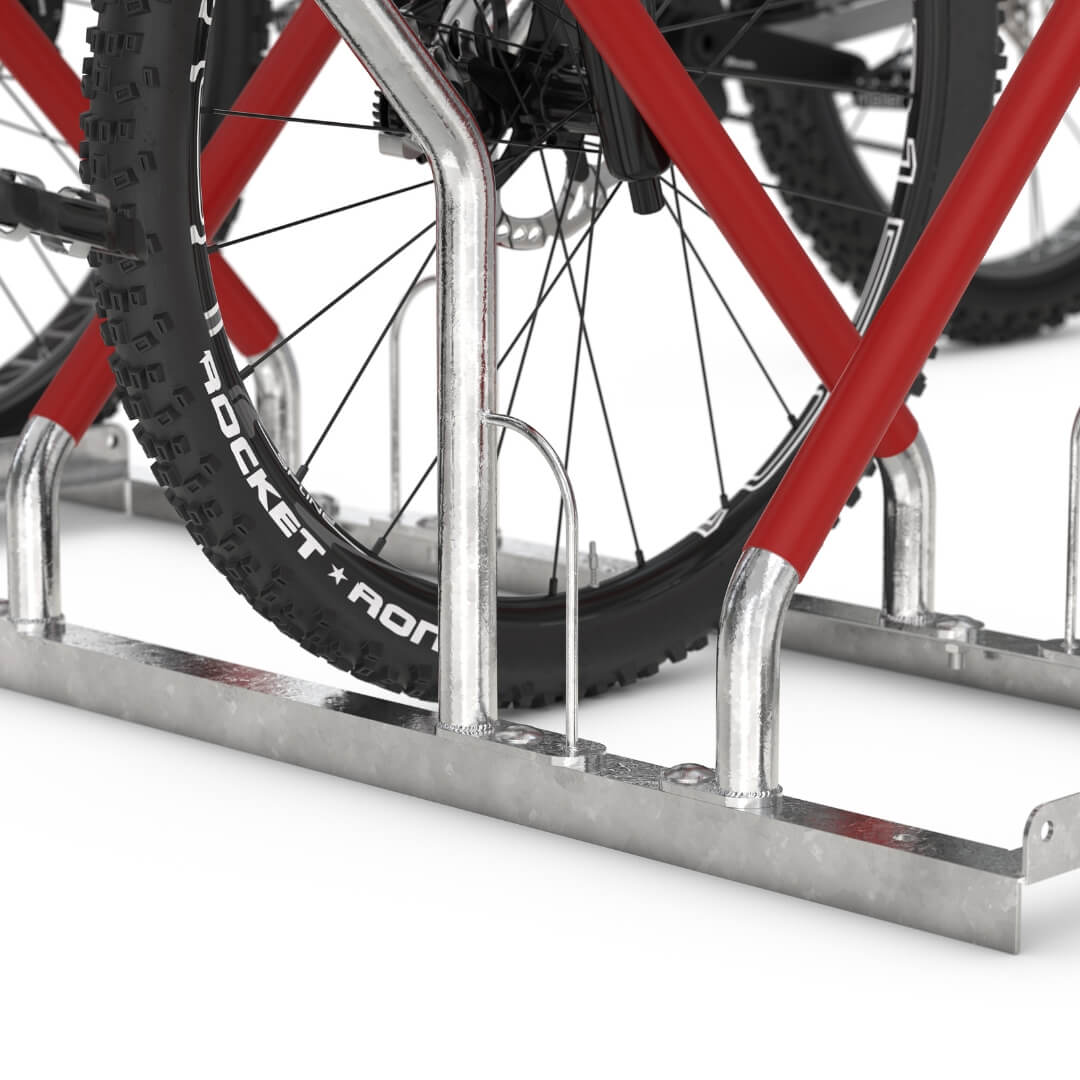 Detail van wielhouder en frame van het fietsenrek 0500-XBF, met brede ondersteuning voor mountainbikebanden.