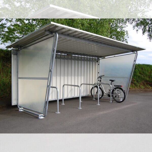 fietsoverkapping Siegen kopen voor bedrijven Overdekte fietsoverkapping met metalen zijwanden en fietsaanleunbeugels onder een stevig dak, geplaatst op asfalt.