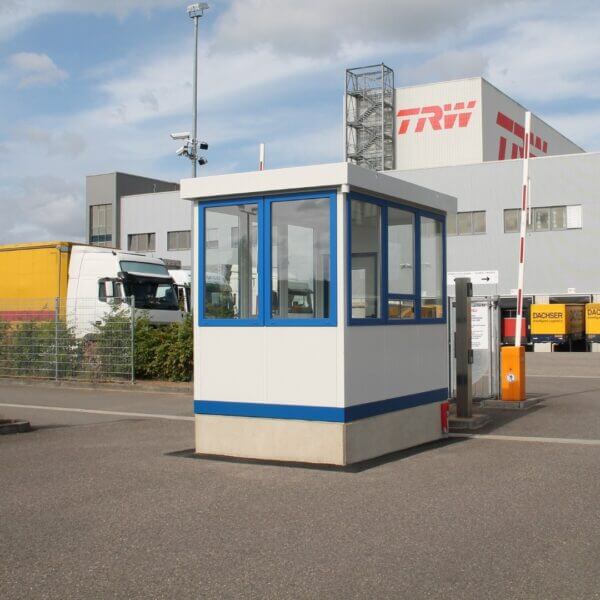 Stevige portiersloge met panoramisch zicht Portiersloge laten plaatsen voor terreinbeveiliging en controle