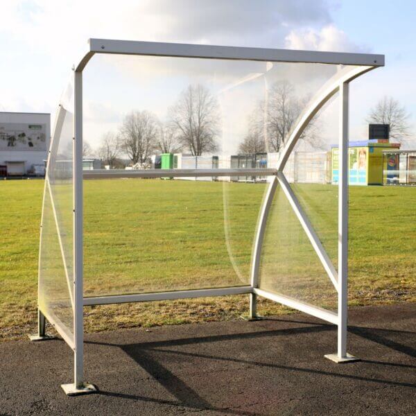Witte fietsoverkapping kopen voor montage op asfalt Witte fietsoverkapping op asfalt gemonteerd