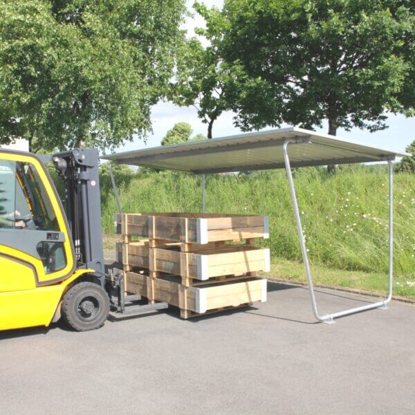 Goedkope bouwpakket materiaaloverkapping 4300x2300 mm verzinkt Materiaaloverkapping verzinkt 4,3x2,3 m met heftruck en pallets