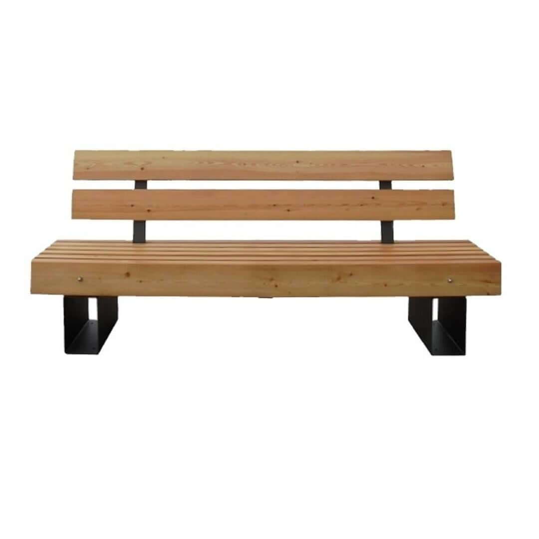 Parkbank met houten balken en zwart stalen onderstel
