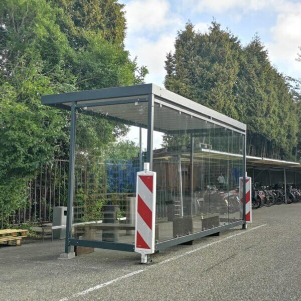 Rookabri kopen voor een rookvrije omgeving Rookabri van staal en glas voor buitengebruik met transparante zijwanden.