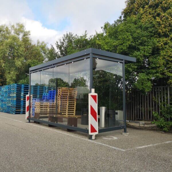 Rookoverkapping kopen voor buitengebruik Rookoverkapping van staal en glas voor buiten met transparante zijwanden.