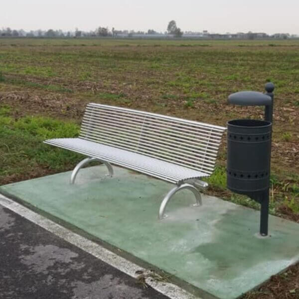 RVS parkbank – stijlvol, sterk en onderhoudsvrij Duurzame RVS parkbank, ideaal voor openbare ruimtes en fietspaden.