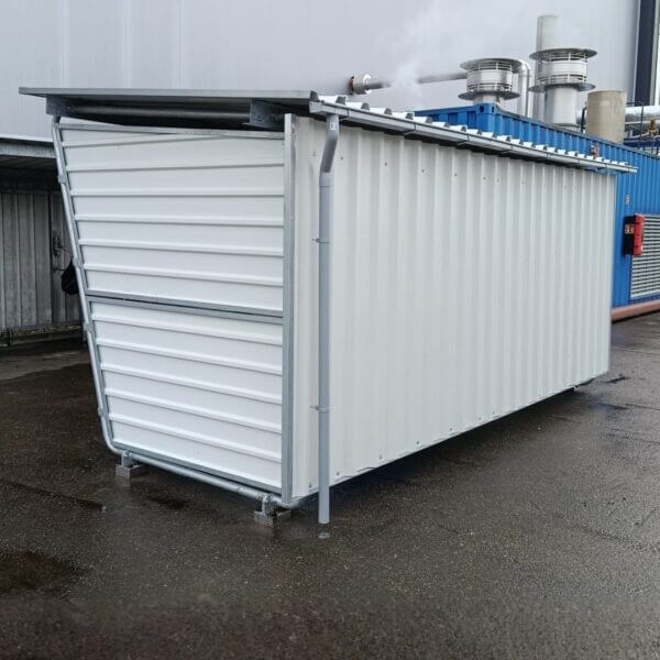 Fietsoverkapping met snelle levering kopen Fietsoverkapping overdekt en van staal met zij en achterwanden in RAL-9002 en maatvoering van 4,3 x 2,3 meter