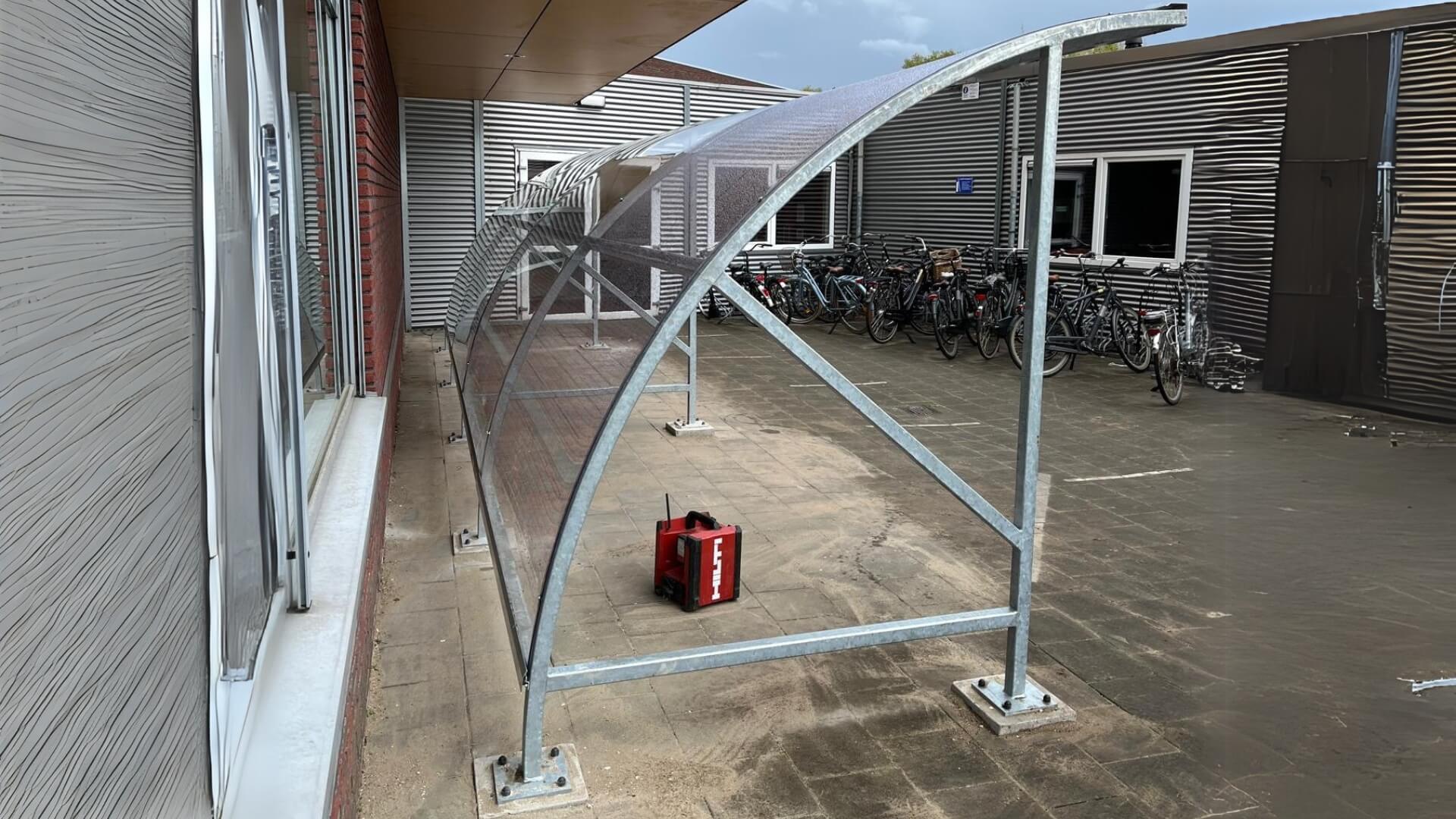 Fietsenstalling bouwpakket met transparant dak en stalen frame
