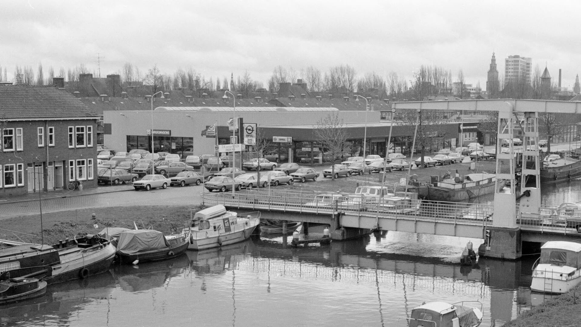 Nieuwe locatie van Umfeldt op oude locatie van Opel dealer J.K. van der Molen