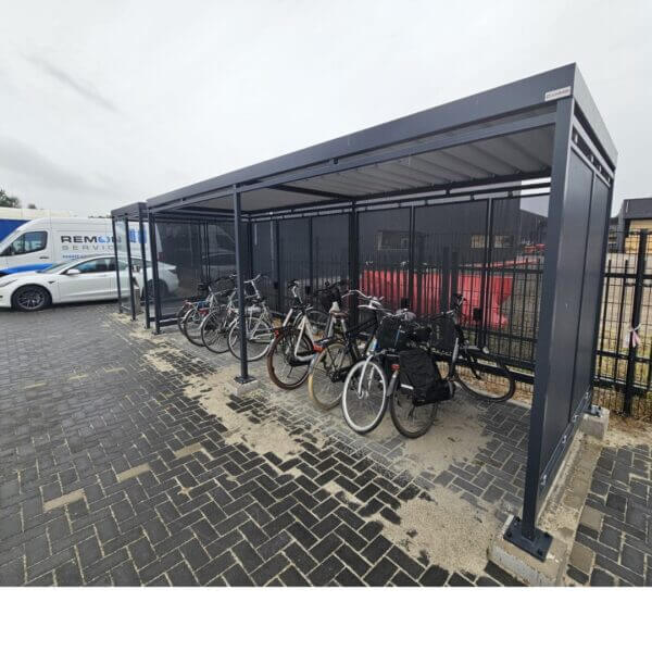 Combinatie rookabri en fietsoverkapping kopen Combinatie van rookabri en fietsoverkapping met geperforeerde wanden, verzinkt staal, locatie Marum