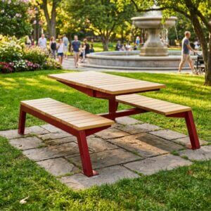 Picknickset voor de openbare ruimte van staal en hardhout, geplaatst op tegels bij een grasveld